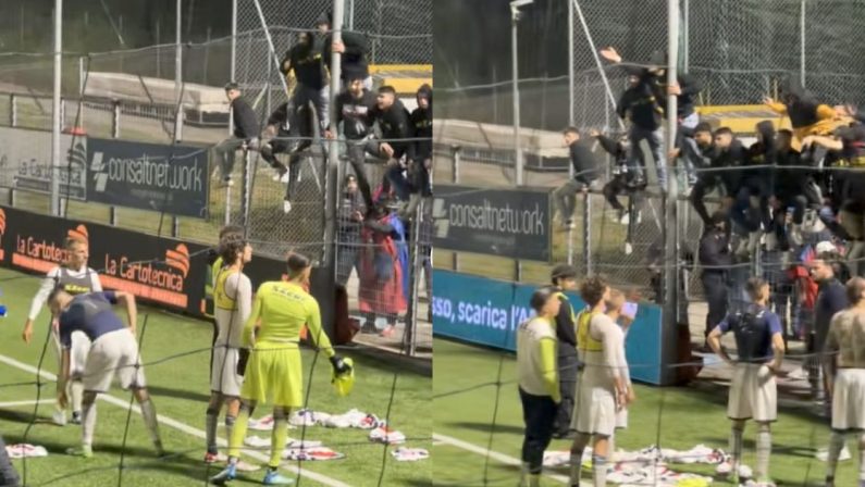I giocatori del Crotone costretti dai tifosi a togliersi la maglia dopo il ko di Picerno