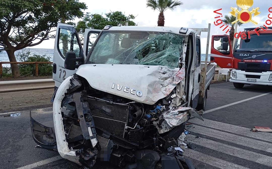 Uno dei mezzi coinvolti nell'incidente