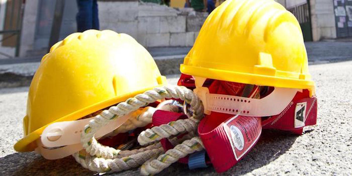 Incidente sul lavoro a Bari: è grave l’operaio precipitato nello scavo