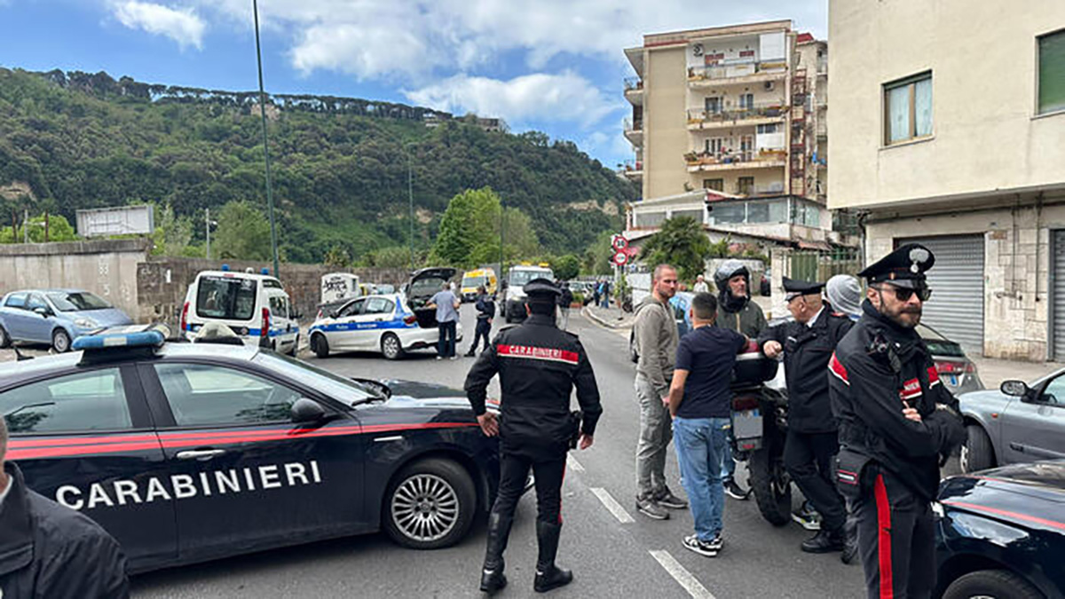 Ragazza di 21 anni investita e uccisa da un’auto pirata a Napoli