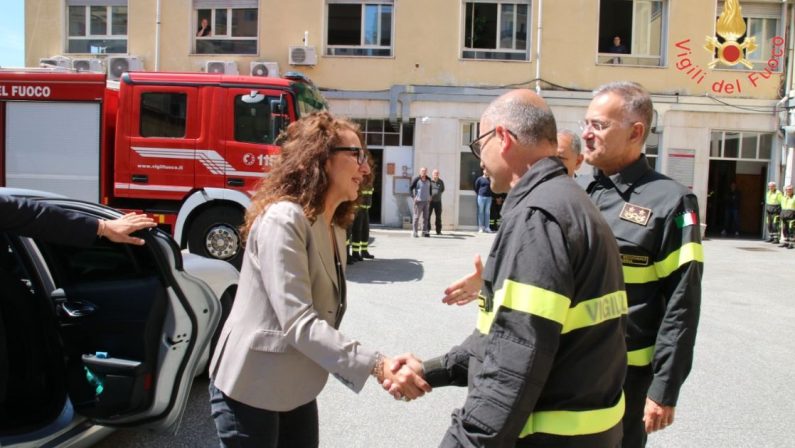 L'onorevole Ferro visita il Comando dei vigili del fuoco di Catanzaro