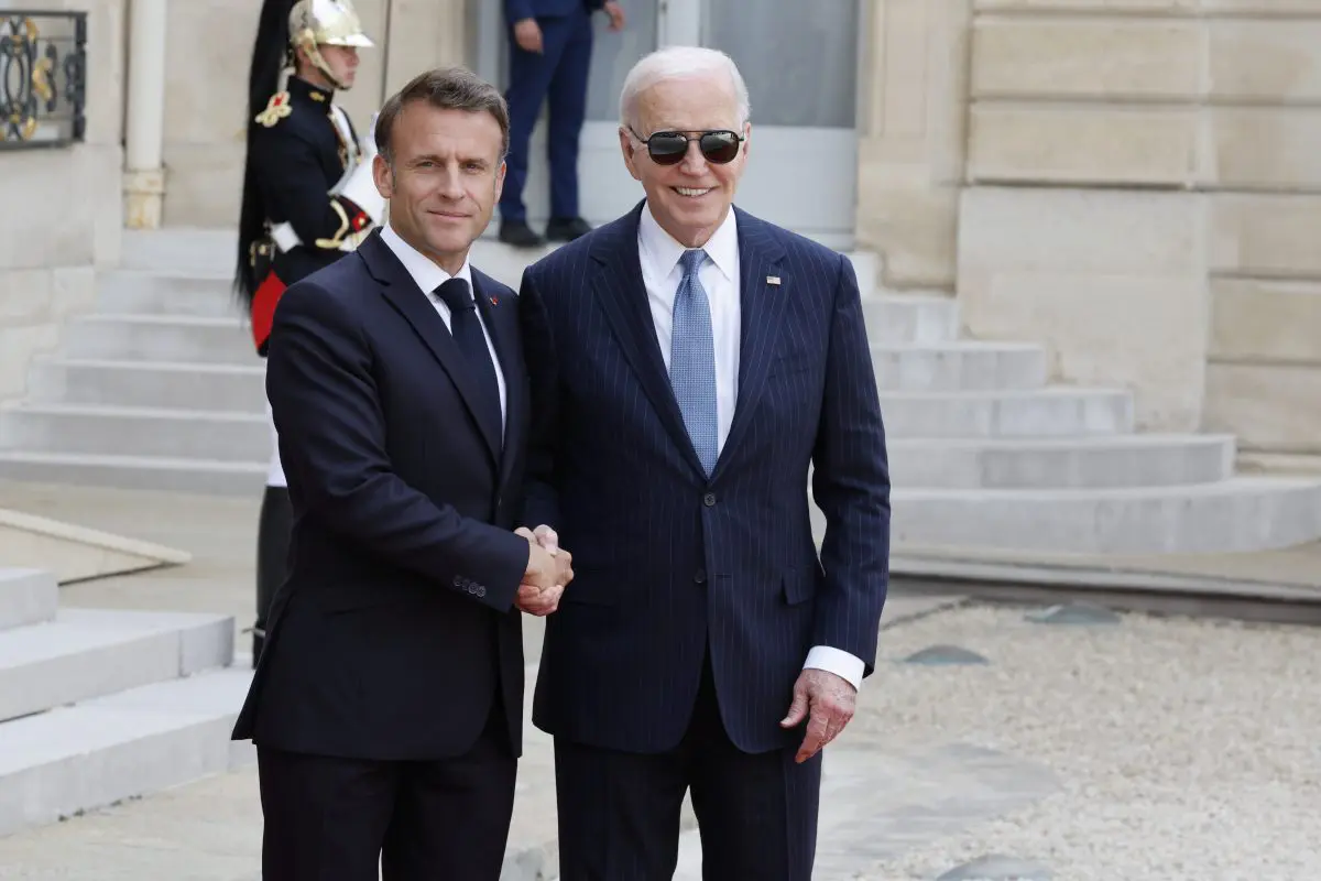 Biden incontra Macron “Tutta l’Europa è minacciata dalla Russia”