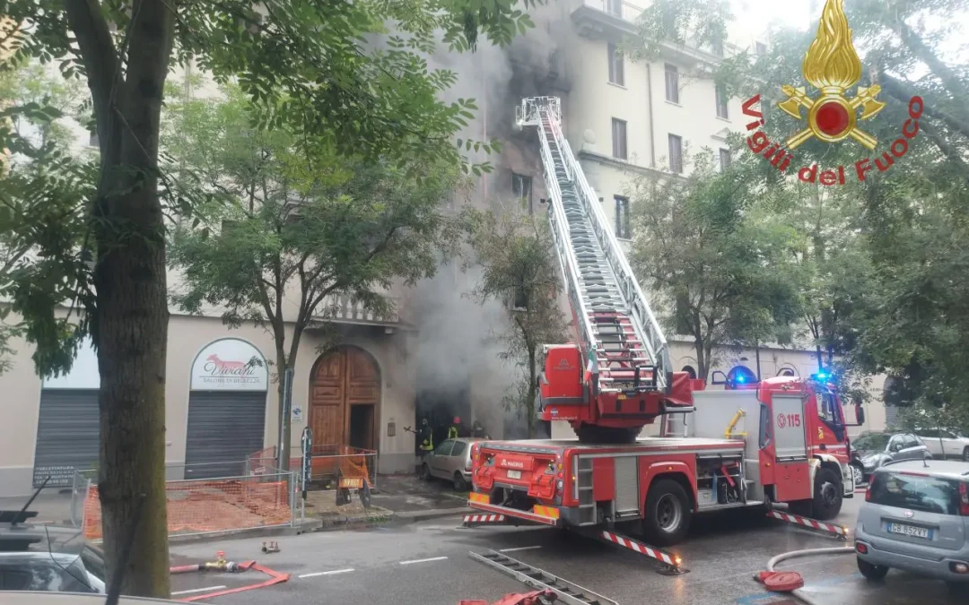 Incendio in una palazzina a Milano, tre morti e tre feriti