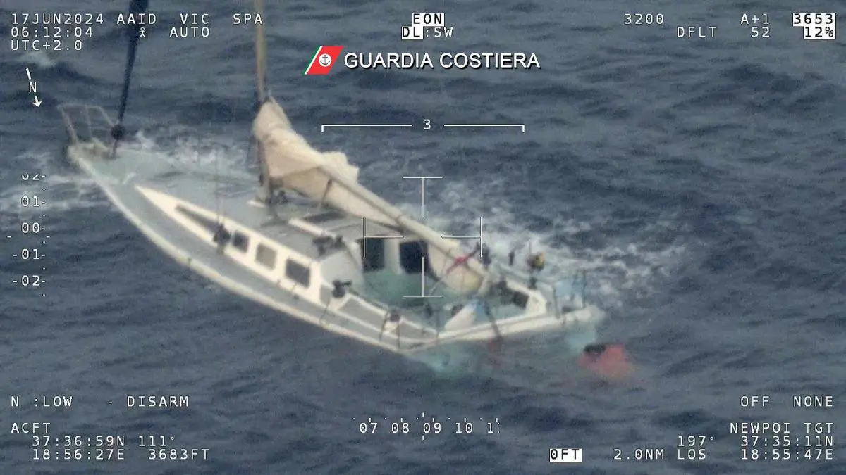 Naufragio di migranti al largo della Calabria, c’è una vittima