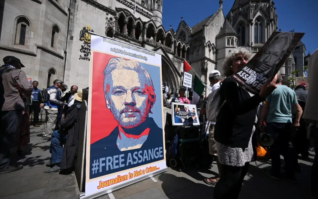 Julian Assange patteggia con gli Stati Uniti, è libero