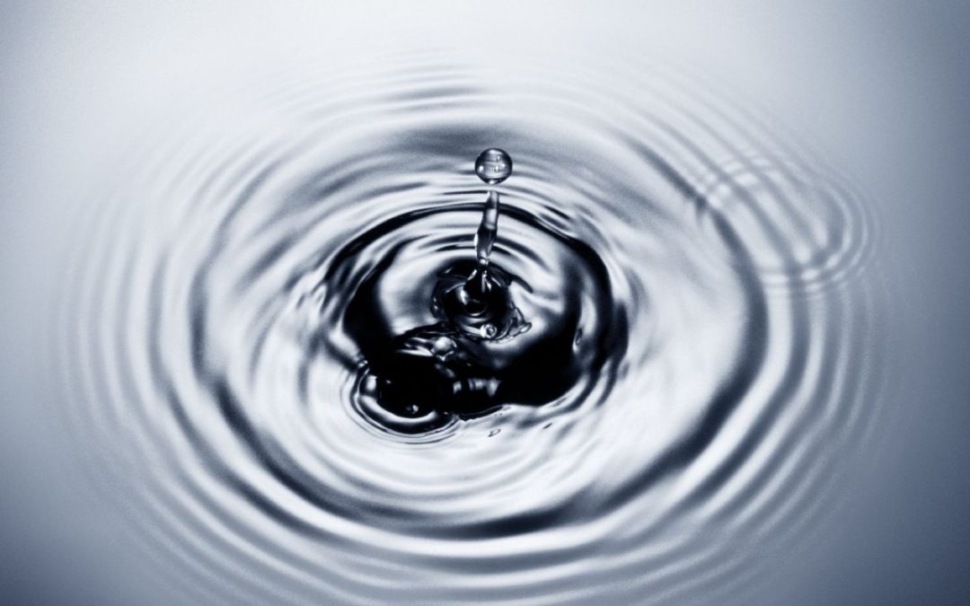 Il 64% degli italiani beve meno di 2 litri d’acqua al giorno