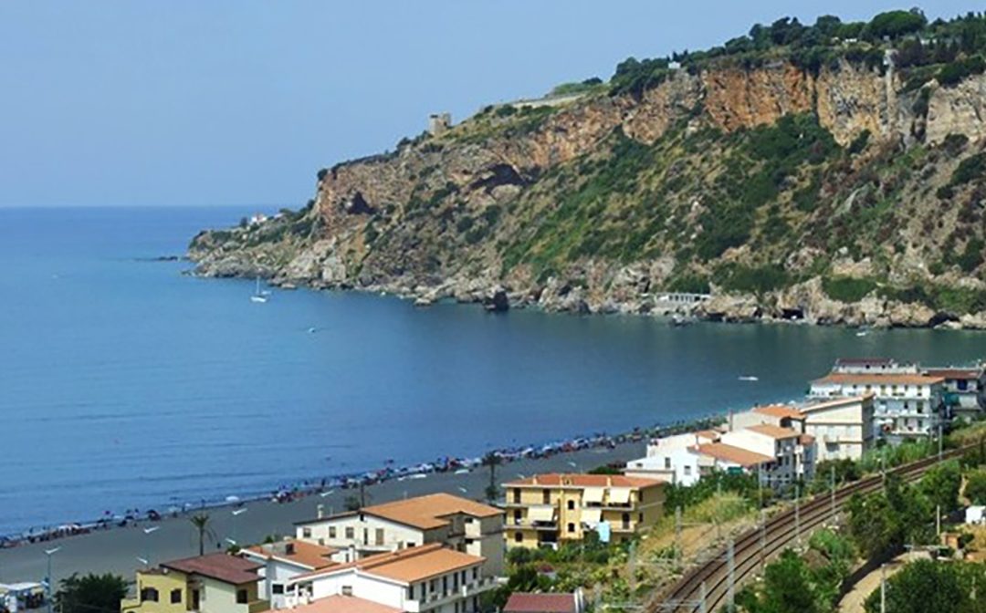 La spiaggia di Lampetia a Cetraro