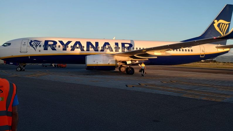 Guasto sull'aereo Crotone-Torino, dirottato a Lamezia