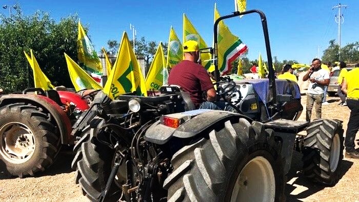 Crisi idrica: trattori incatenati davanti ai pozzi nel Barese