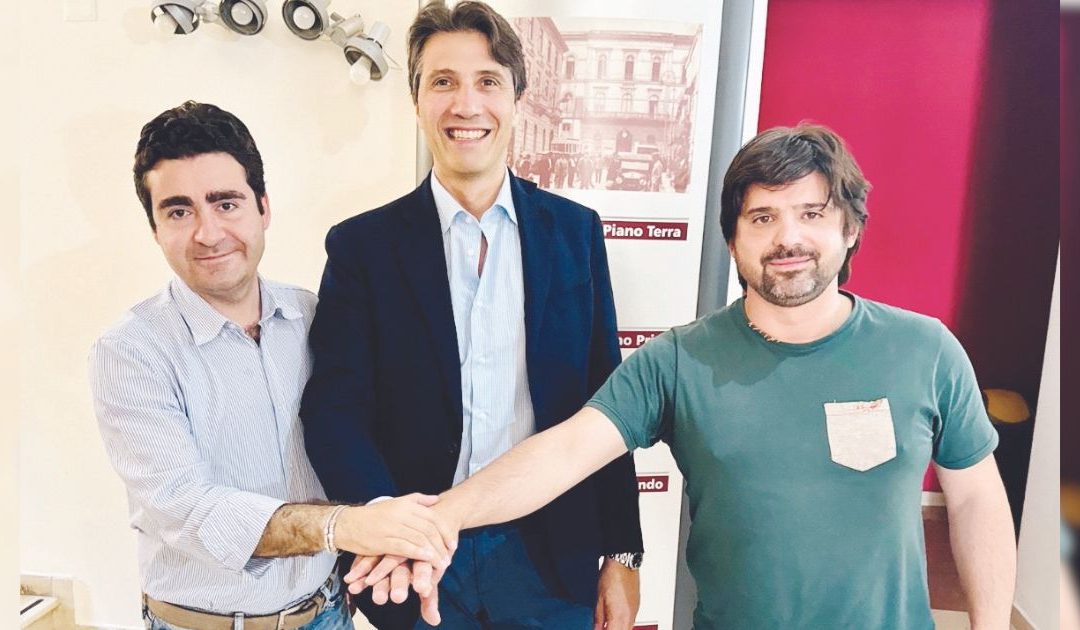 Da sinistra: Pierluigi Smaldone, Vincenzo Telesca e Francesco Giuzio dopo l’accordo sul programma