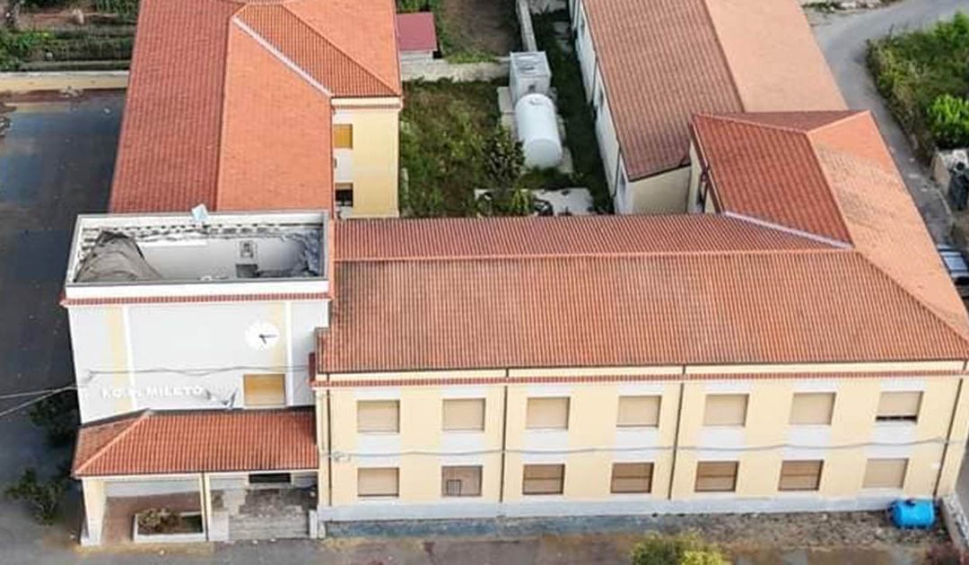 Il solaio della scuola Morabito crollato (nella foto a destra?