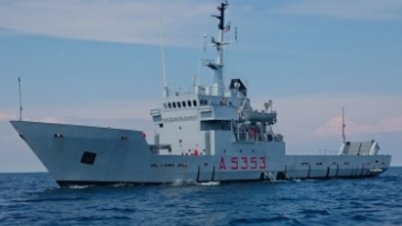 Sigarette di contrabbando su nave militare: 5 militari sotto inchiesta