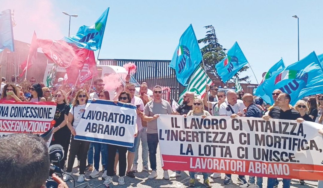 I lavoratori Abramo in protesta