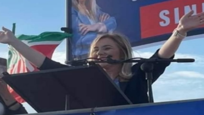 Simona Scardella è la prima donna sindaco di Gioia Tauro