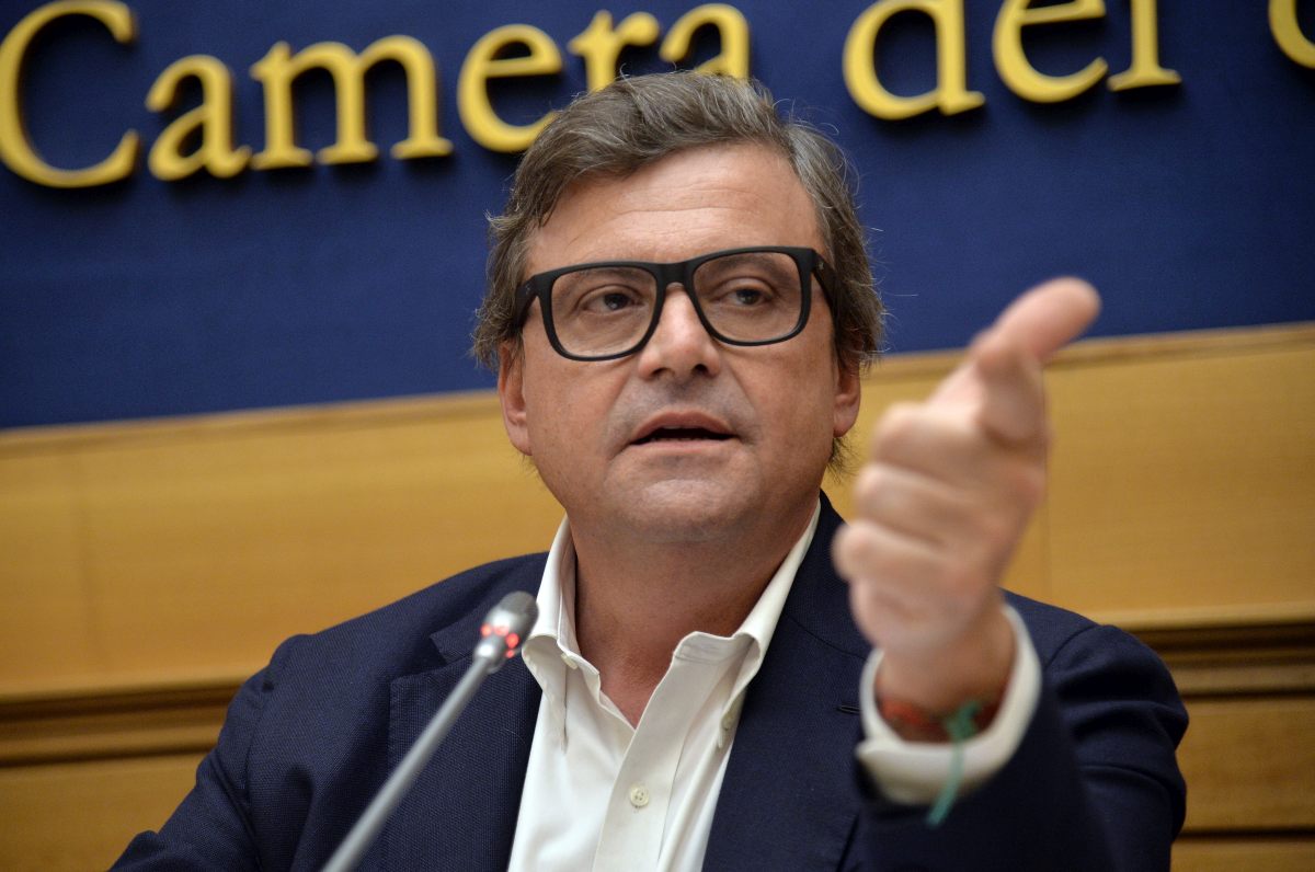 Calenda “No al campo largo, serve un centro serio”