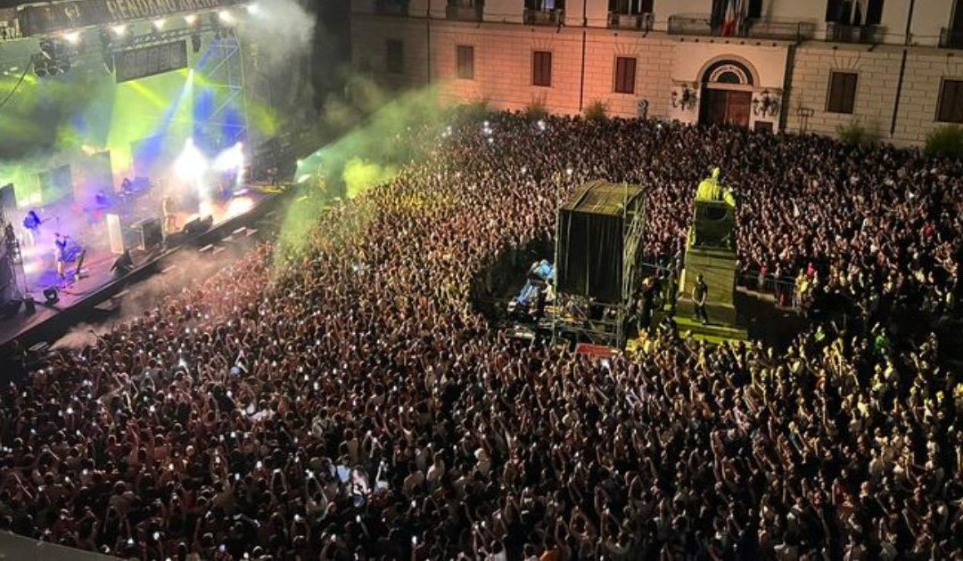 A Cosenza 5000 “cuori a mille” per il concerto di Calcutta