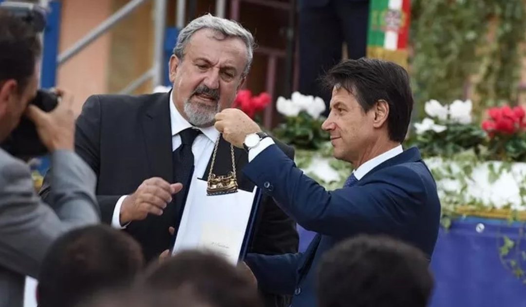 Foto Ansa: Presidente Emiliano e Presidente Conte