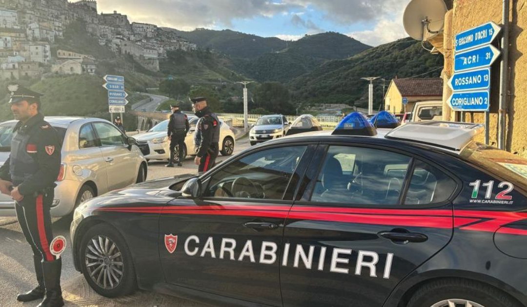 Corigliano Rossano, “Apri, siamo i carabinieri”. Poi l’accoltellamento