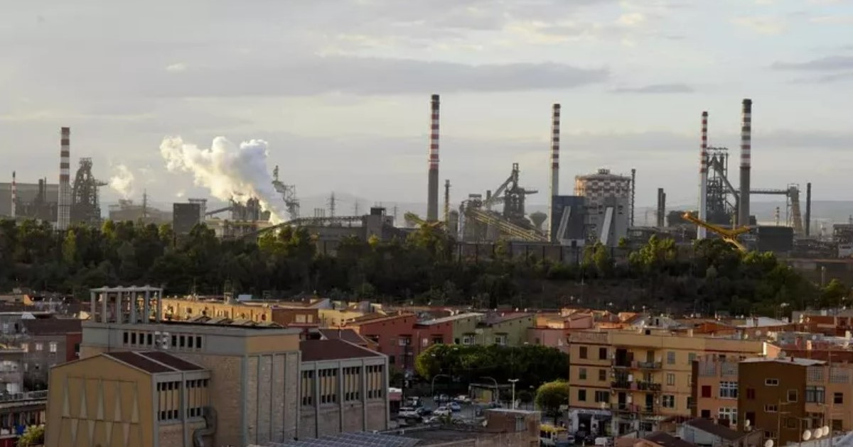 La lunga agonia di Taranto: ora il Governo salvi Ilva e città