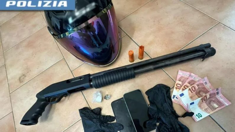 Napoli, sorpresi con fucile e droga: arrestati due giovani