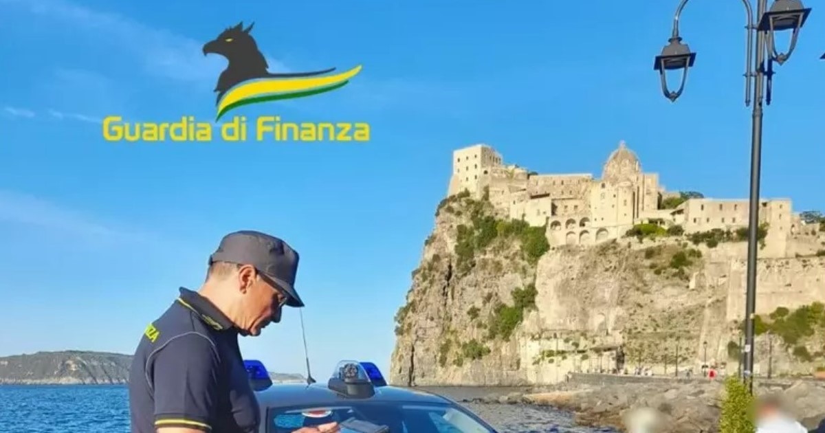 Ischia, tariffe gonfiate: sanzionati 30 tassisti