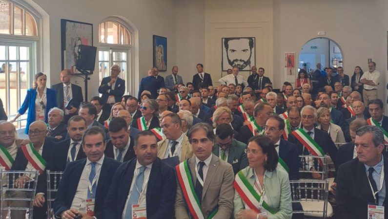 G7, riuniti 97 sindaci del Reggino: «Partire da qui per un nuovo modello di sviluppo»