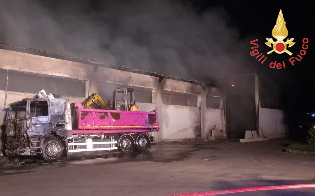 L'incendio al capannone di Ecopiana