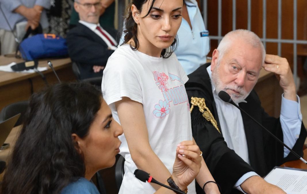 Maysoon Majidi in aula con l'avvocato Giancarlo Liberati