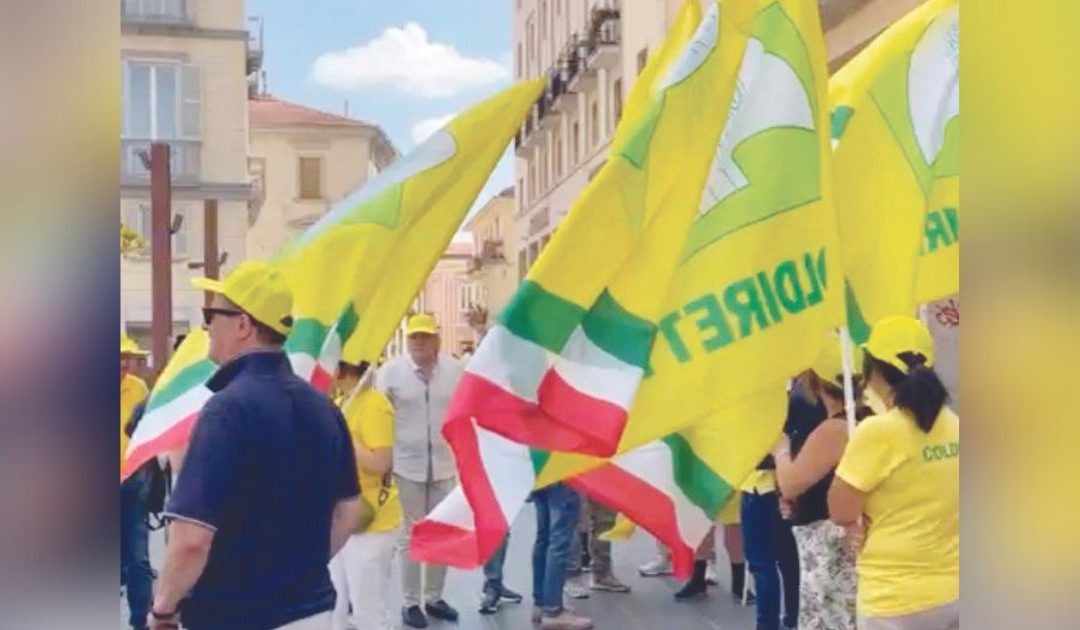 La Coldiretti in piazza a Potenza, davanti alla prefettura, per la crisi idrica