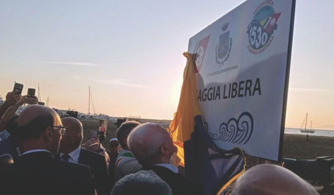 La cerimonia per il ritorno di Castellammare di Stabia balneabile