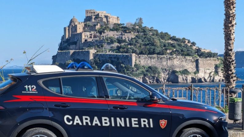 Ischia, rissa davanti a un chiosco. Tre giovani denunciati