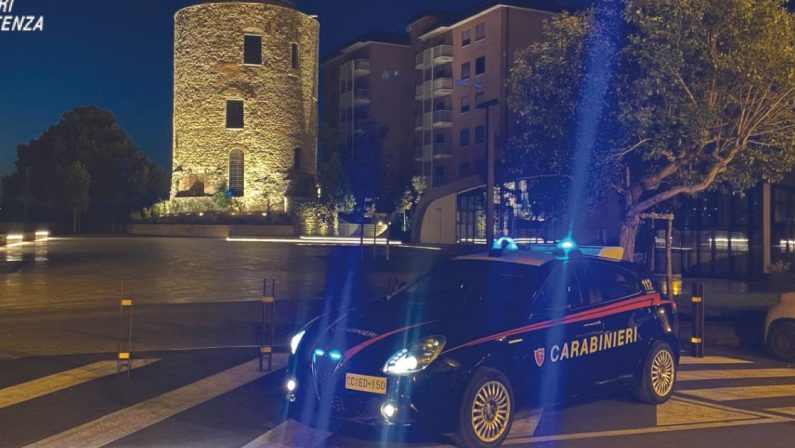 Potenza, minaccia la moglie ubriaco. In arresto un 39enne