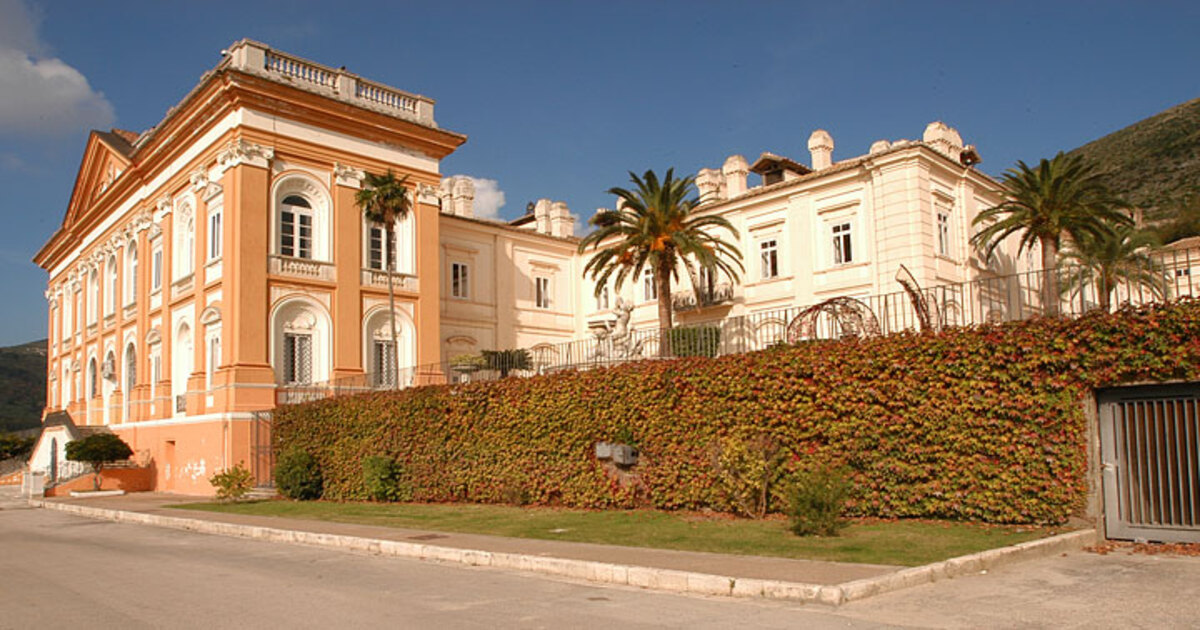 Caserta, furto al Belvedere di San Leucio:  bottino da 3mila euro