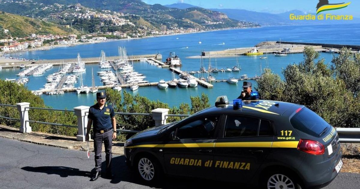 Cetraro, contrabbando: sequestrati 41mila prodotti accessori ai tabacchi