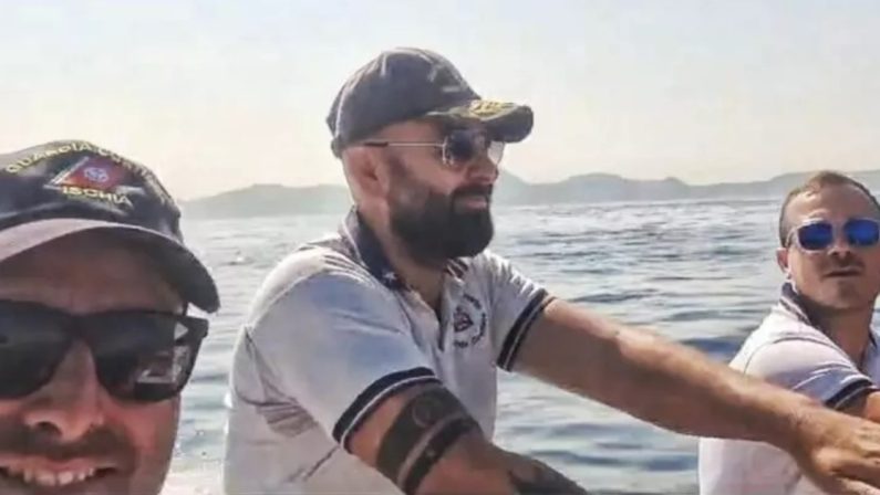 Ischia, la Guardia Costiera salva un uomo colpito da infarto