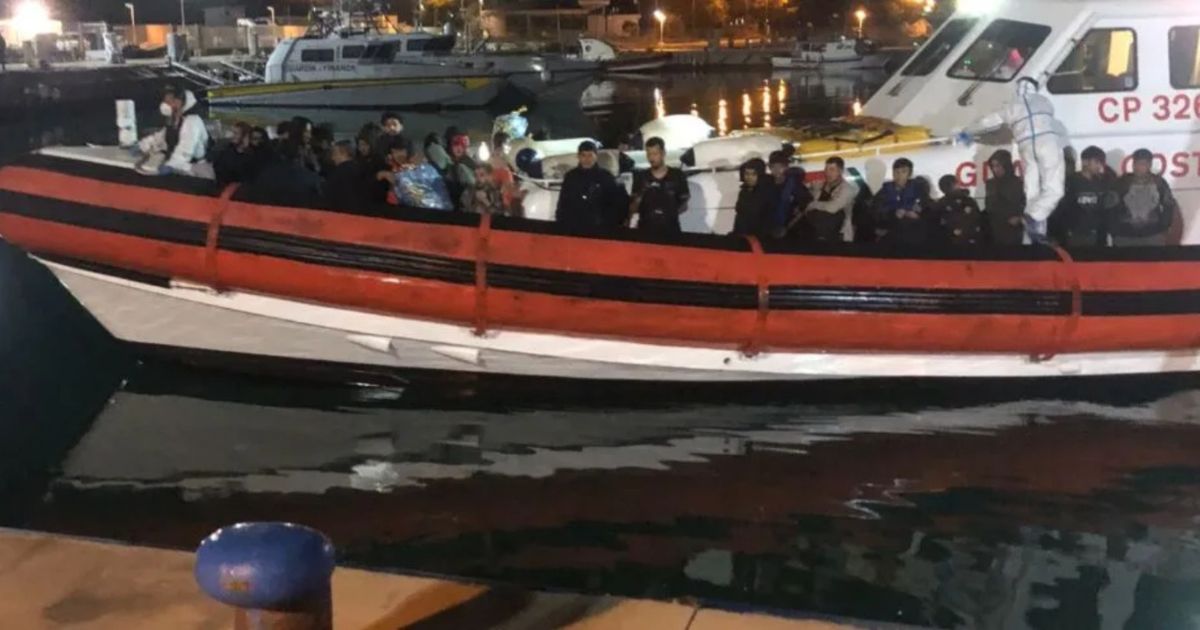 Sbarco a Roccella Jonica: dalla Libia alla Calabria, 23 migranti soccorsi in mare