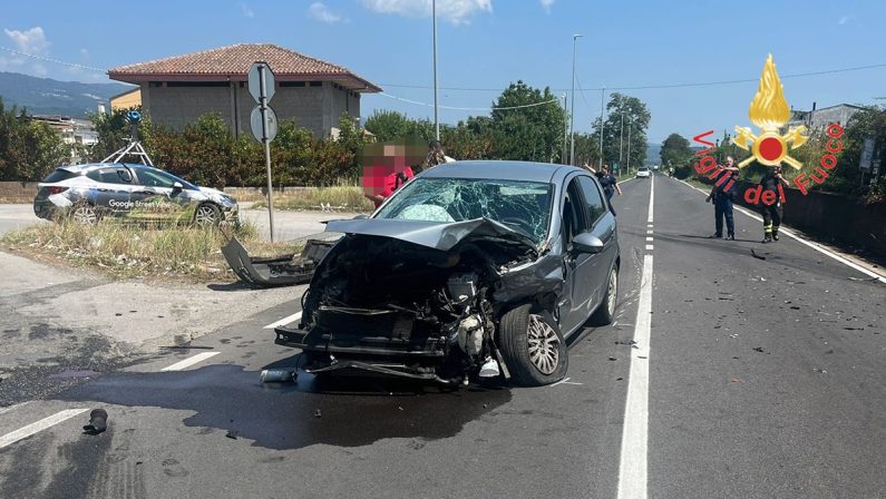 Due feriti in uno scontro tra due auto a Lamezia