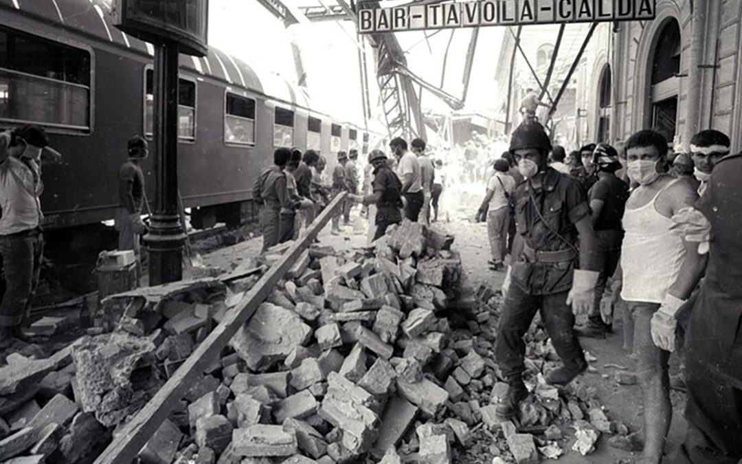 L'esplosione nella stazione di Bologna il 2 agosto 1980