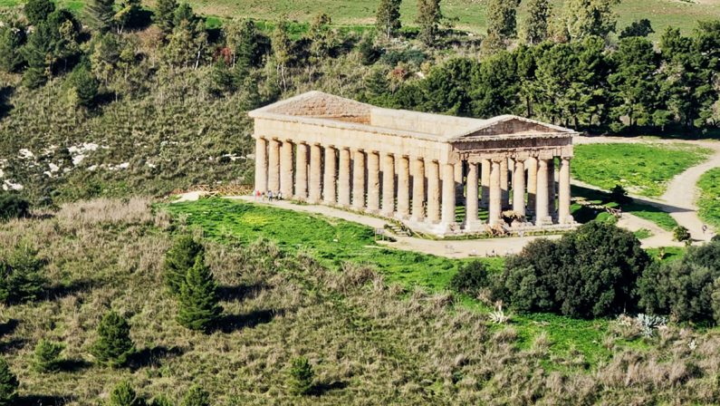 Segesta, il tempio fasciato da una brutta idea