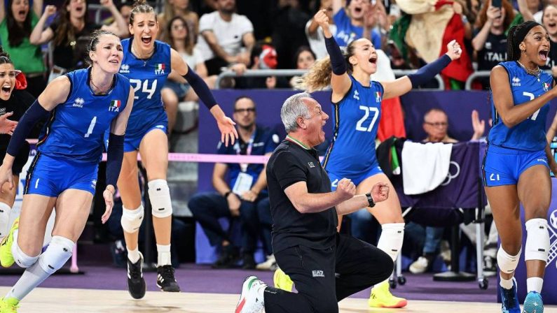 Olimpiadi 2024, oro per il volley di Velasco, l’Italia chiude con 40 medaglie