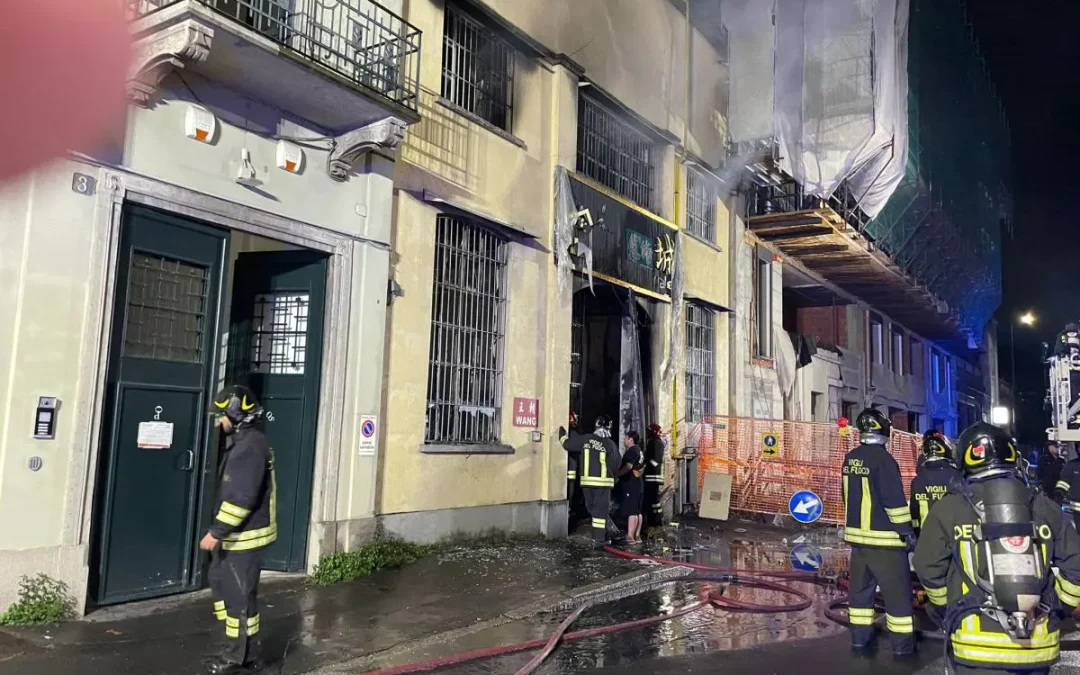 Incendo in un emporio cinese a Milano, morti tre giovani