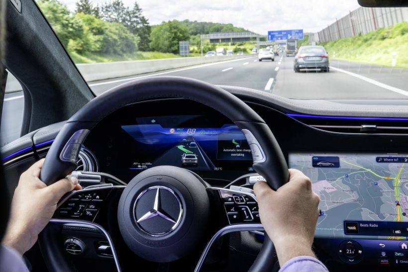 Da Mercedes-Benz nuovo Drive Pilot per guida automatizzata