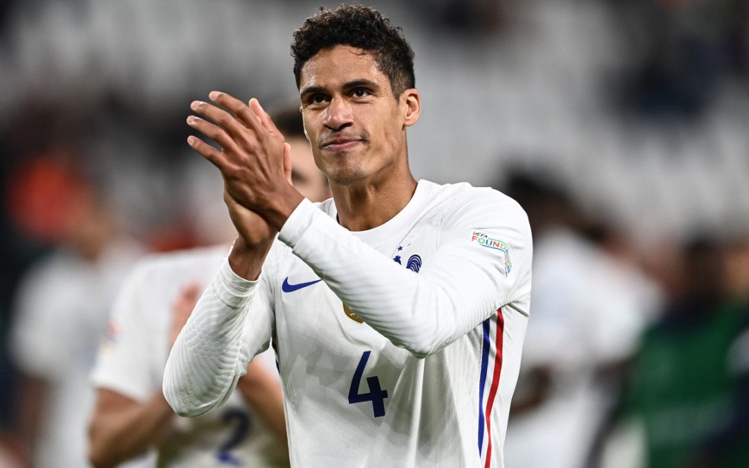 Varane annuncia il ritiro “Fiero del mio viaggio, resterò al Como”