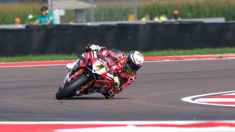 Superbike, al Gp d’Aragon Bautista vince la Superpole Race