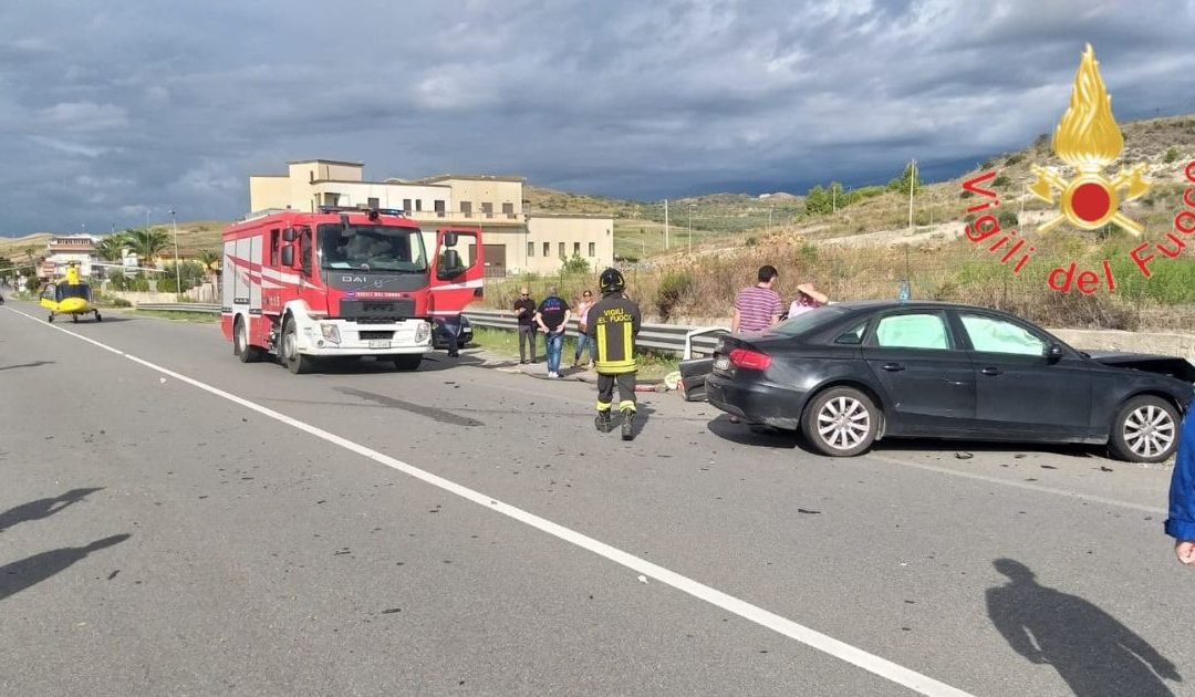 Cropani, incidente stradale fra due vetture: un ferito