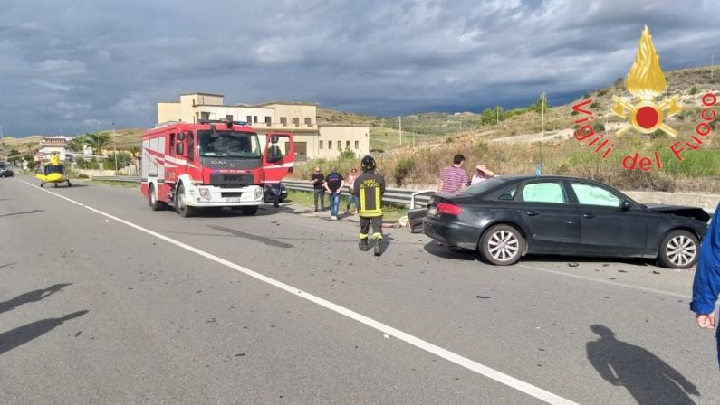 Cropani, incidente stradale fra due vetture: un ferito