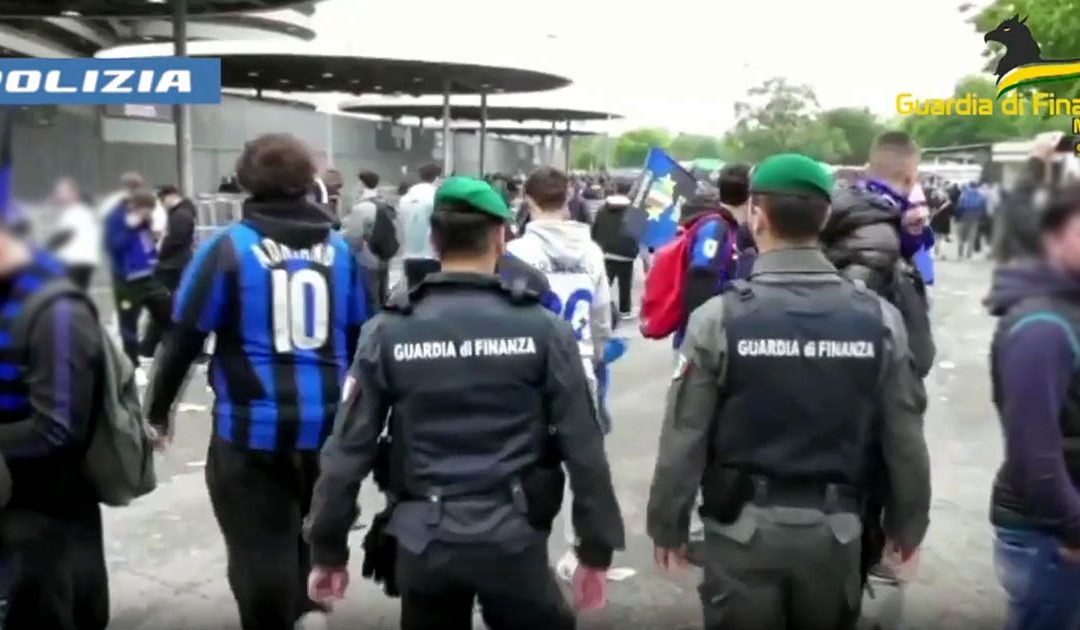 ‘Ndrangheta e Cosa nostra tra gli ultras, maxi blitz nelle tifoserie di Inter e Milan