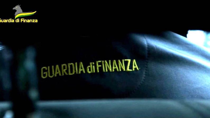 Blitz della Finanza tra Brindisi e Lecce, 25 persone arrestate