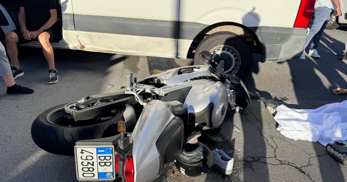 Tragedia a Vibo, scontro tra un furgone e una moto, morto un uomo, grave un bambino