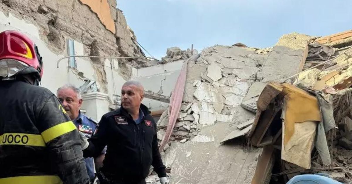 Crollo di una palazzina a Saviano, morti due bimbi sotto le macerie